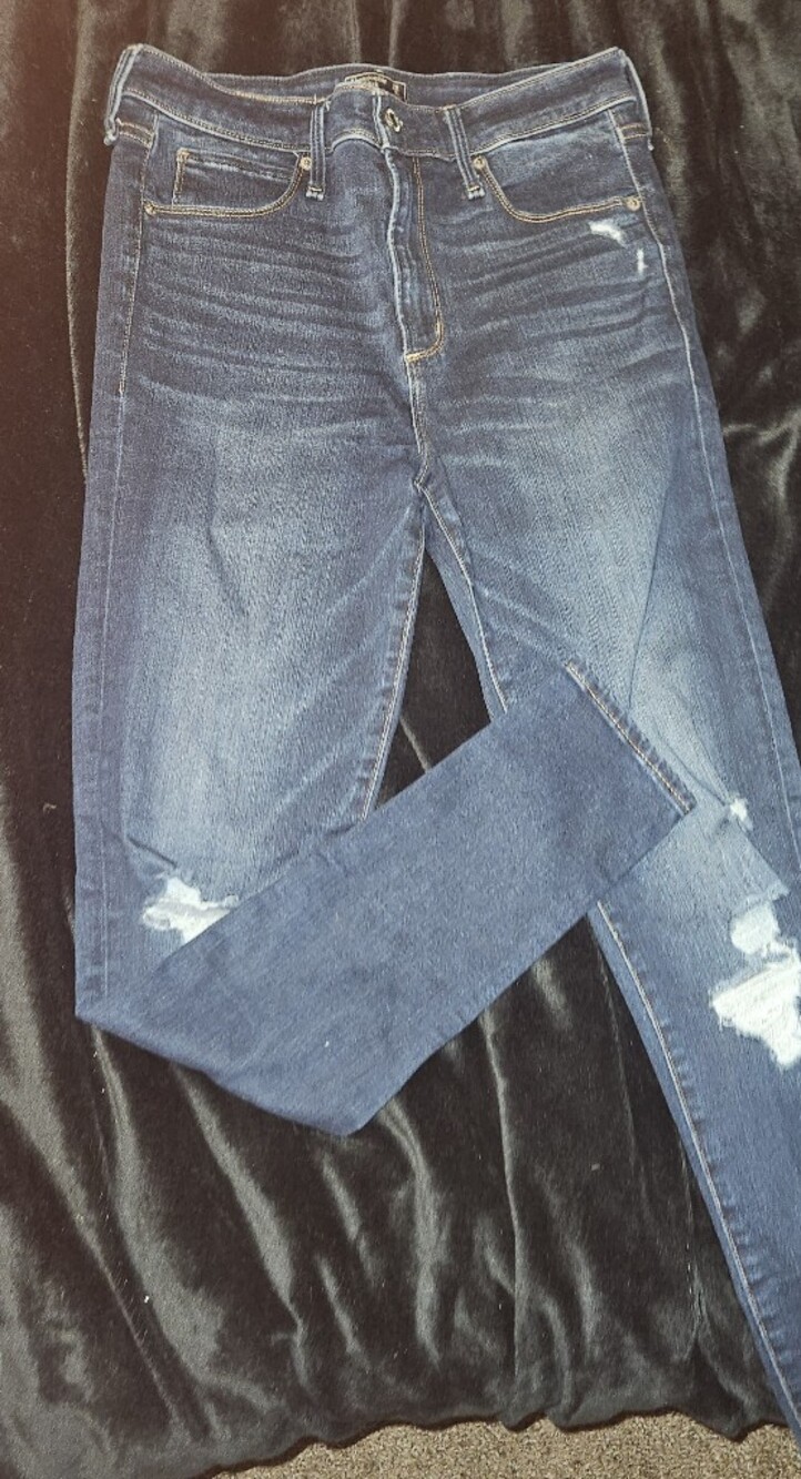 Abercrombie & Fitch Women's Skinny Dark Blue Distressed Jeans